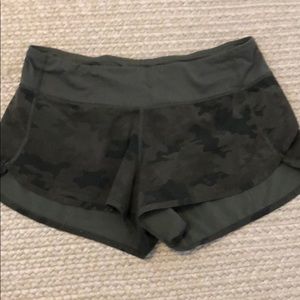 Lululemon speed shorts green camo, very rare!